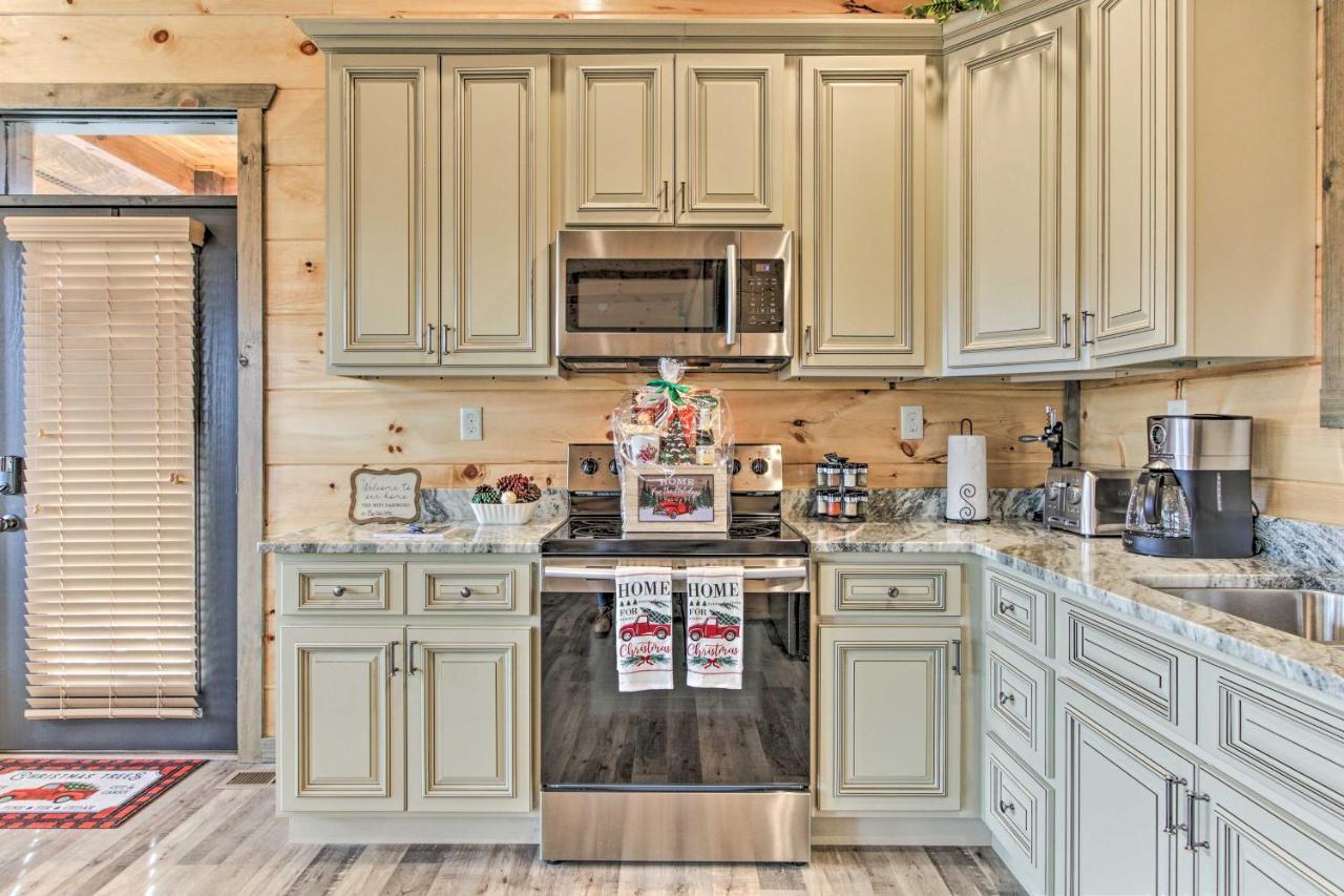 فيلا Smoky Mountain Hideaway With Hot Tub, Deck And Views! جاتلينبرج المظهر الخارجي الصورة